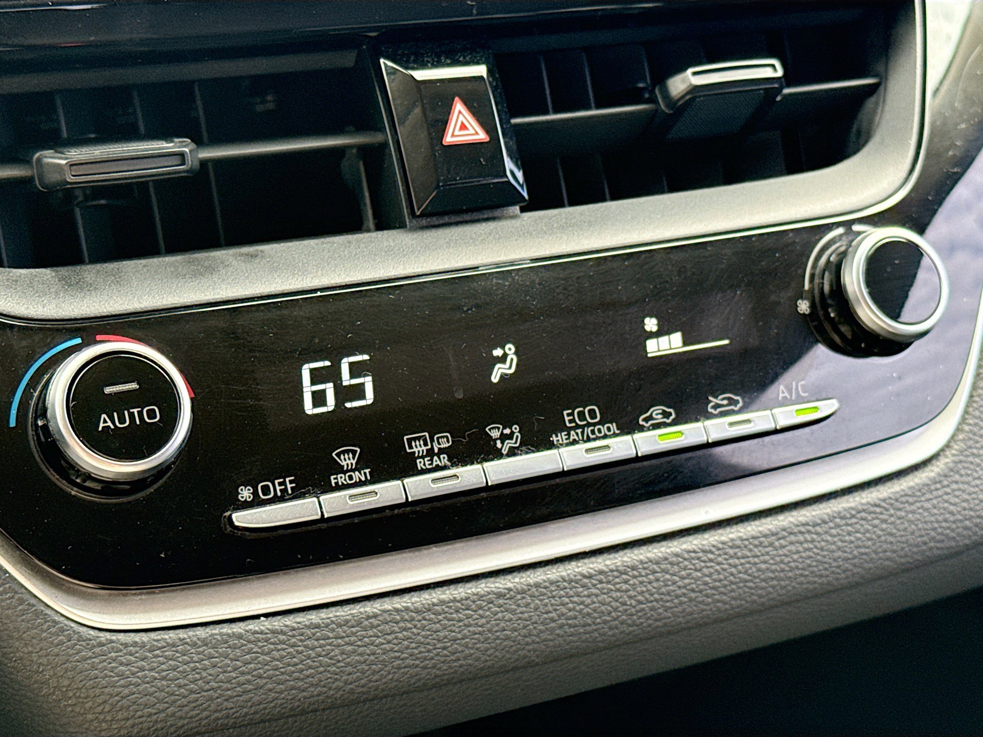 Used 2020 Toyota Corolla LE image 31