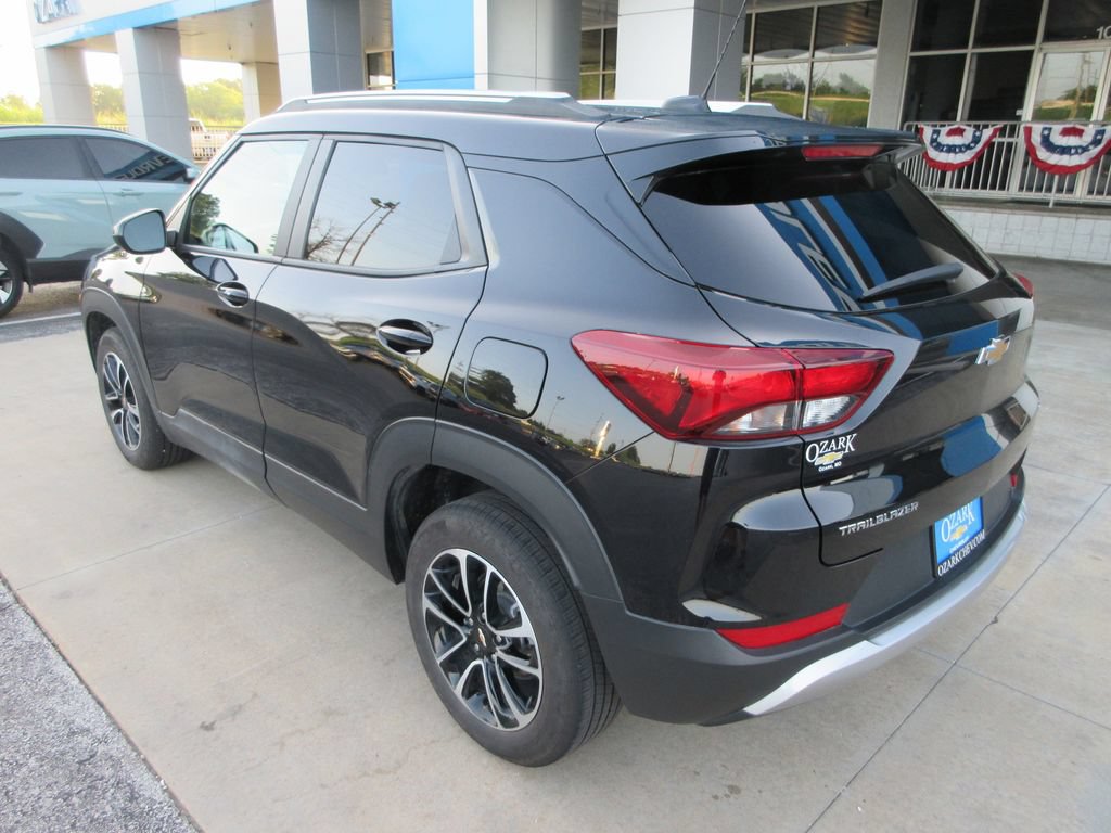 Certified 2025 Chevrolet TrailBlazer LT FWD image 3