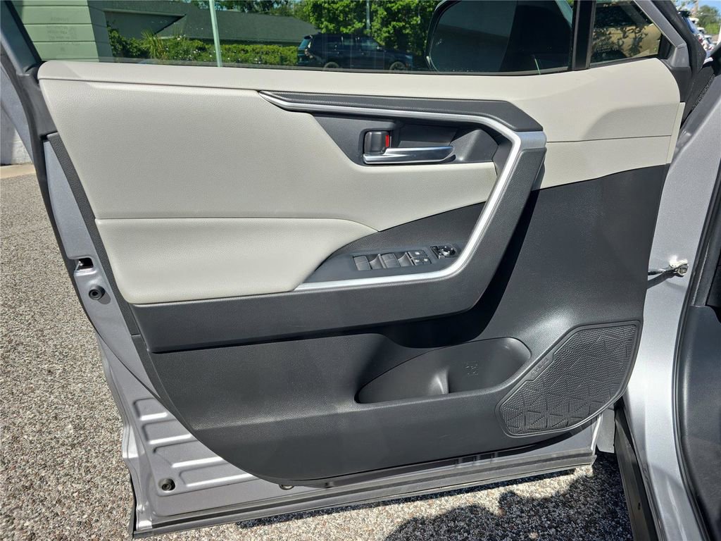 Used 2021 Toyota RAV4 XLE image 13