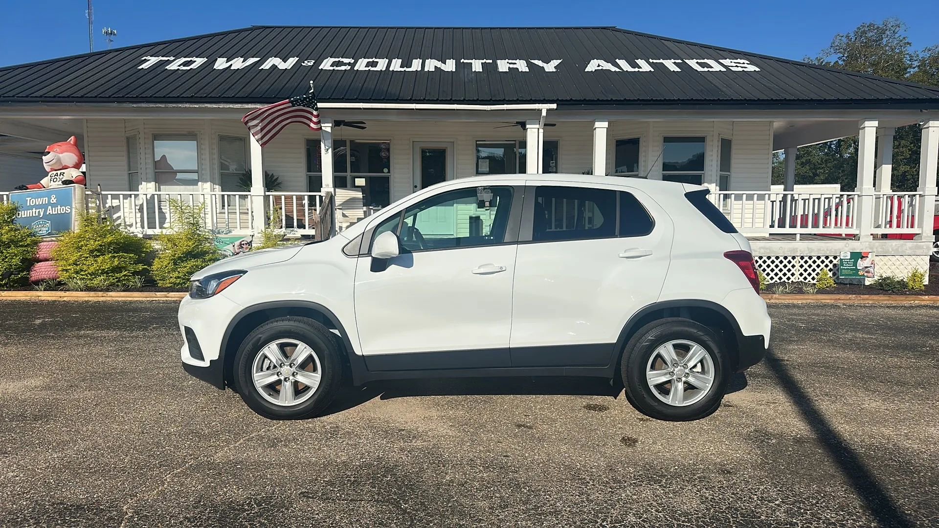 Used 2022 Chevrolet Trax LS w/ Tint and Cruise Package image 8