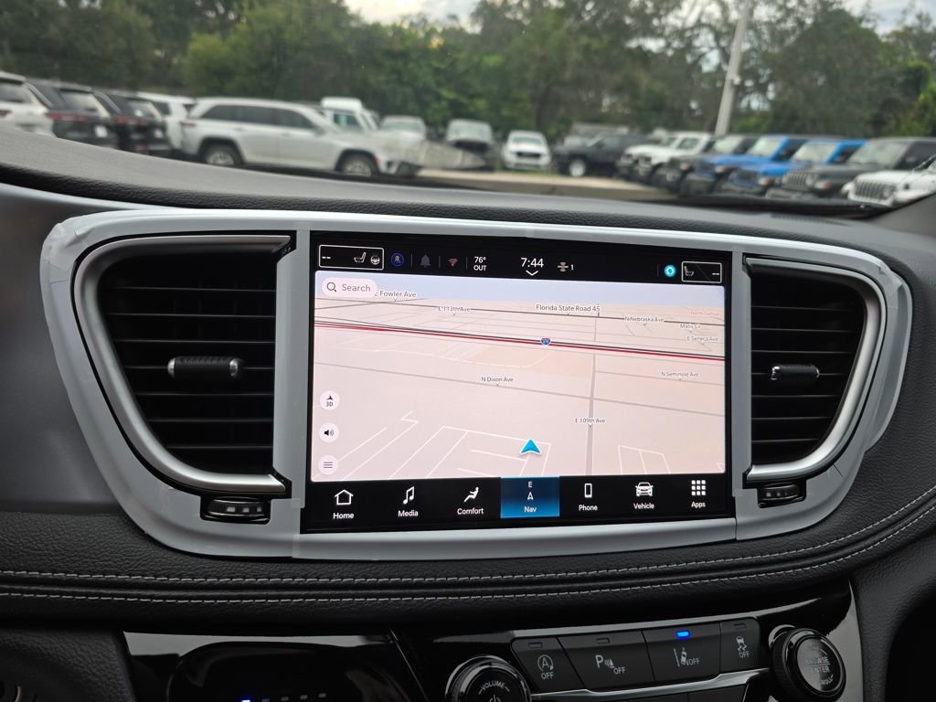 New 2026 Chrysler Pacifica Limited w/ S Appearance Package FWD image 23