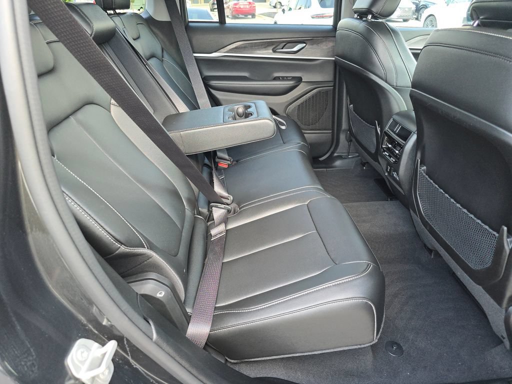 Used 2024 Jeep Grand Cherokee Limited AWD/4WD image 28
