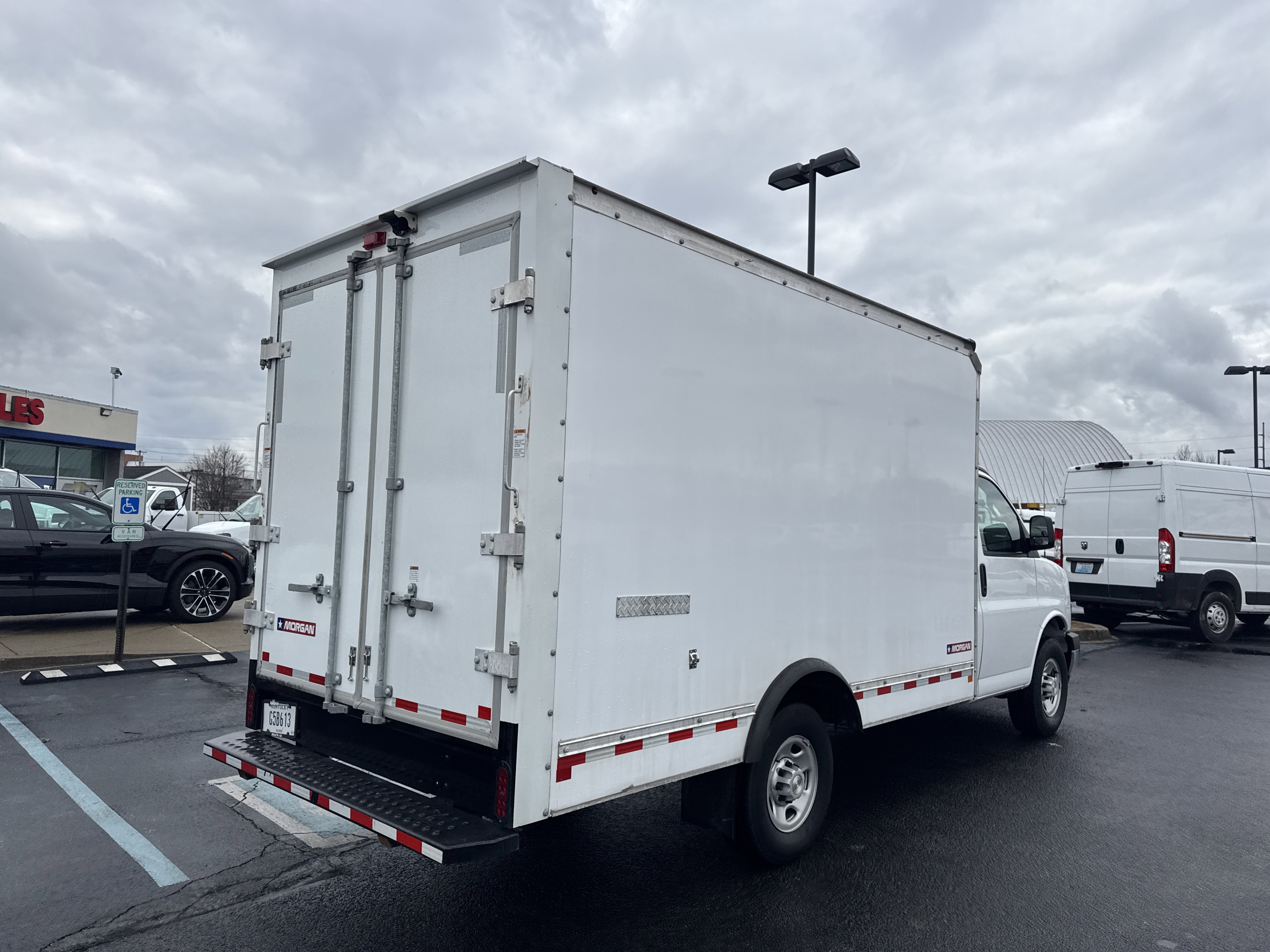 Used 2022 Chevrolet Express 3500 w/ Power Convenience Package image 3