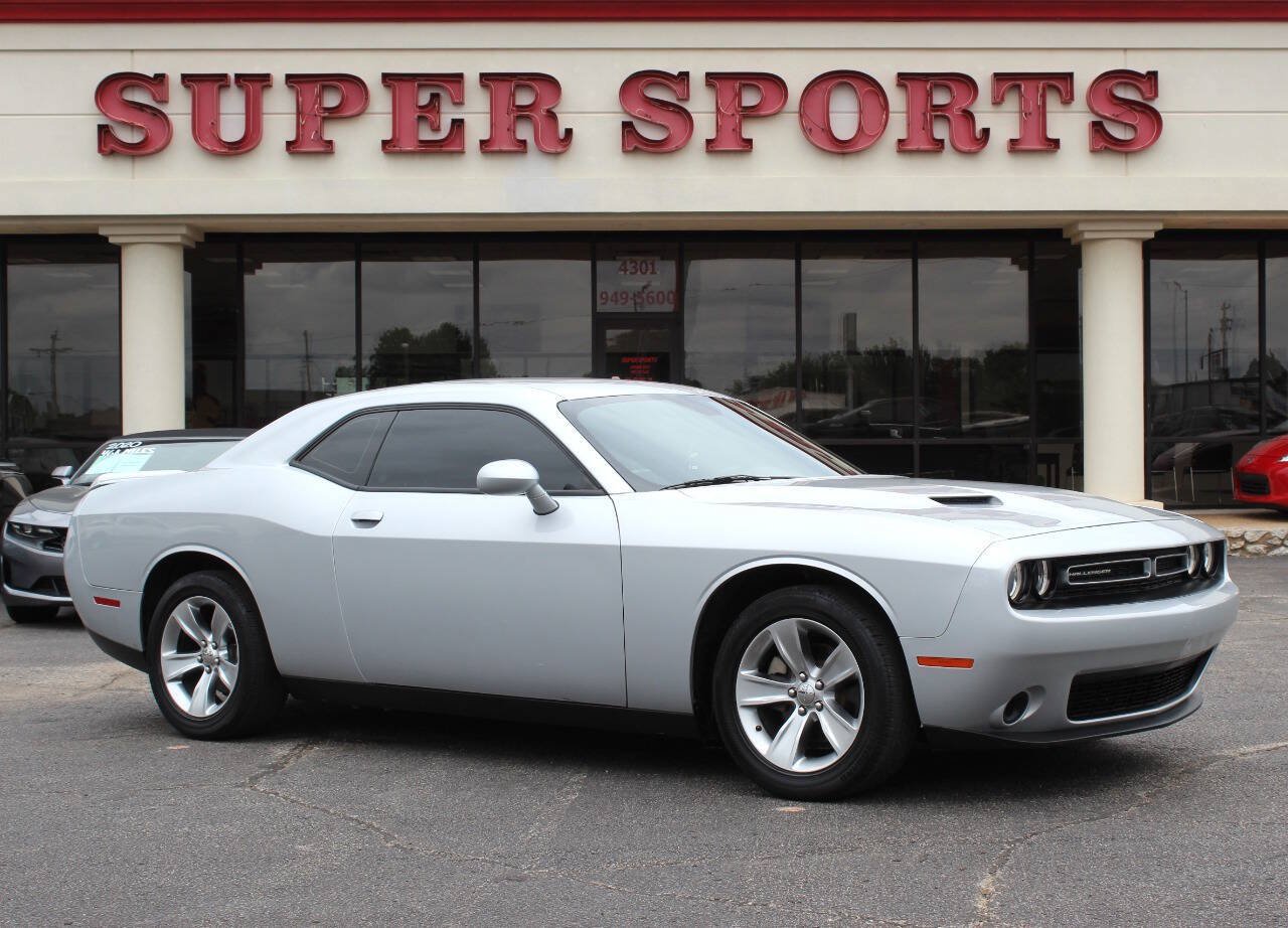 Used 2021 Dodge Challenger SXT RWD image 1