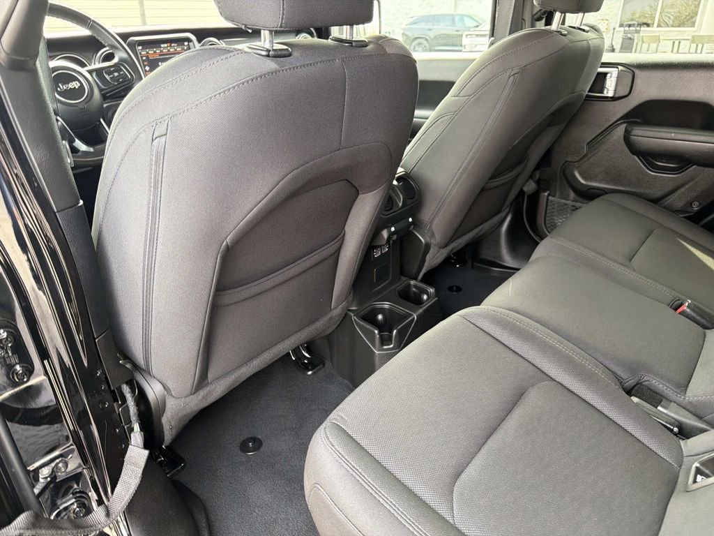 Used 2022 Jeep Gladiator Sport image 15
