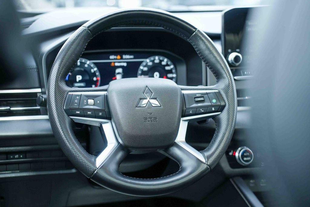 Used 2023 Mitsubishi Outlander SE image 24