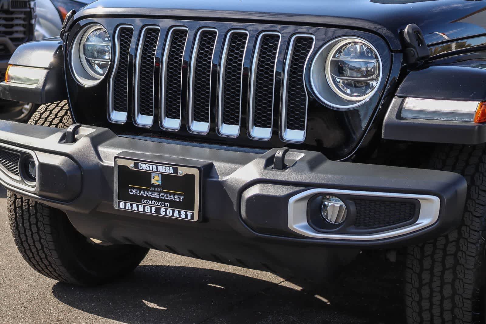 Used 2018 Jeep Wrangler Unlimited Sahara AWD/4WD image 9