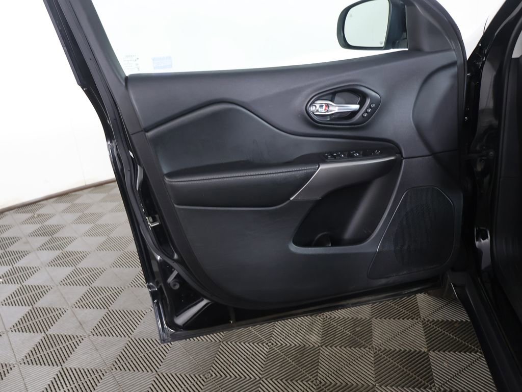 Used 2022 Jeep Cherokee Limited image 23