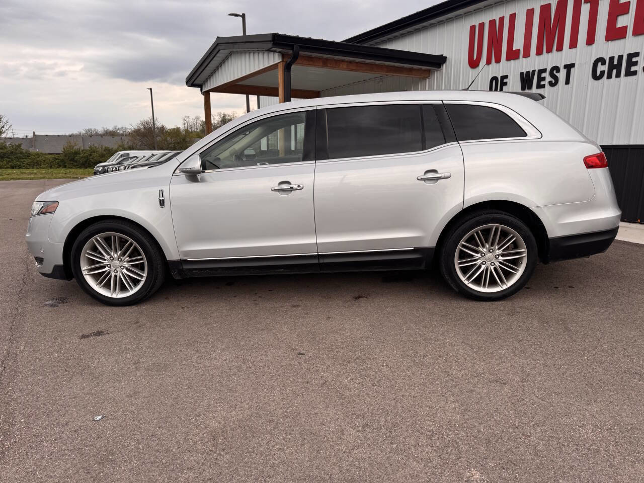 Used 2019 Lincoln MKT AWD image 12