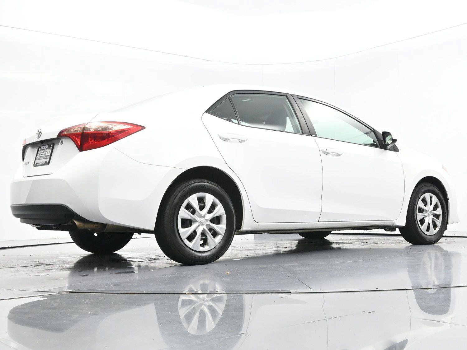 Used 2018 Toyota Corolla L FWD image 38