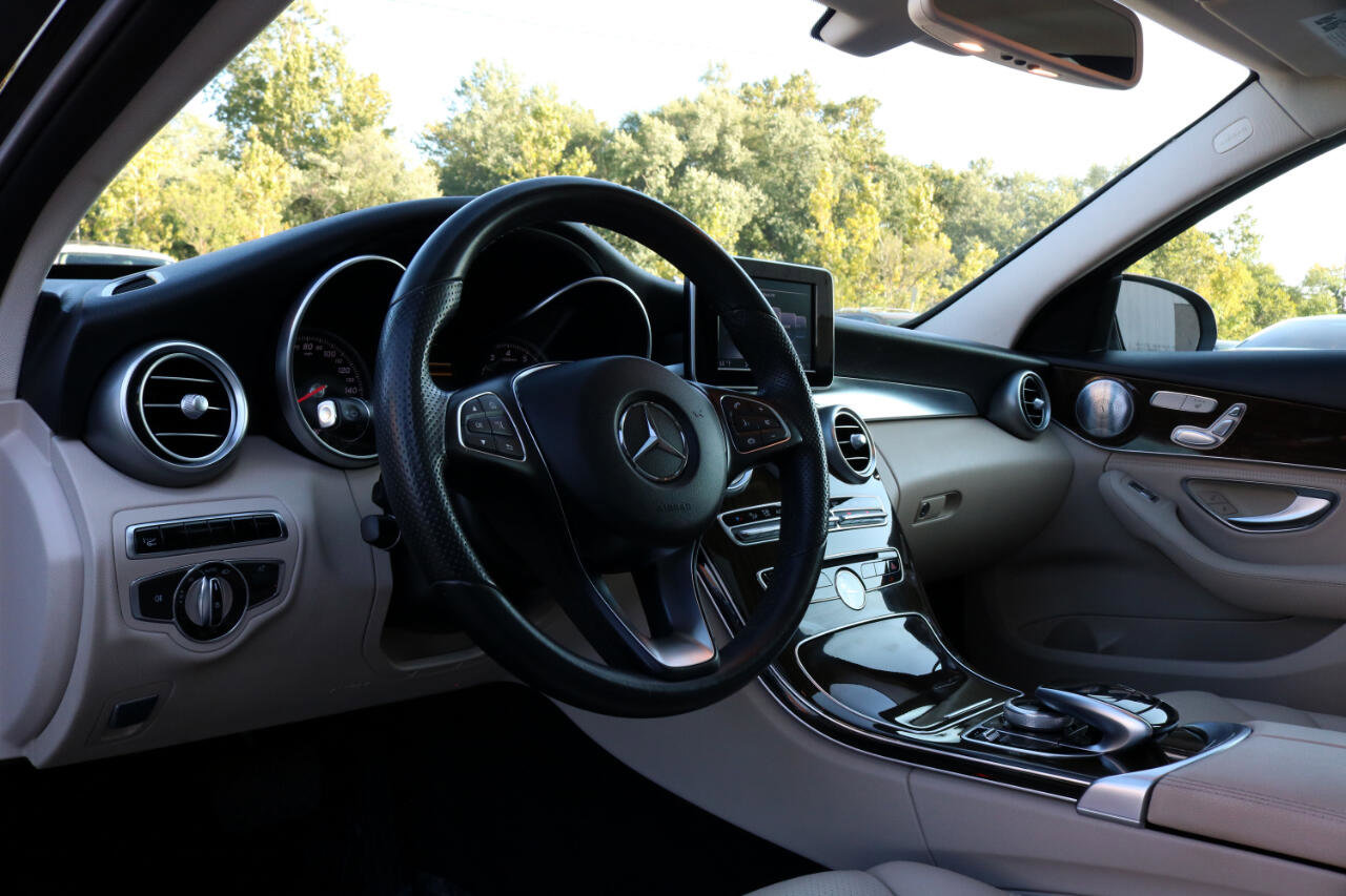 Used 2015 Mercedes-Benz C 300 4MATIC Sedan image 17