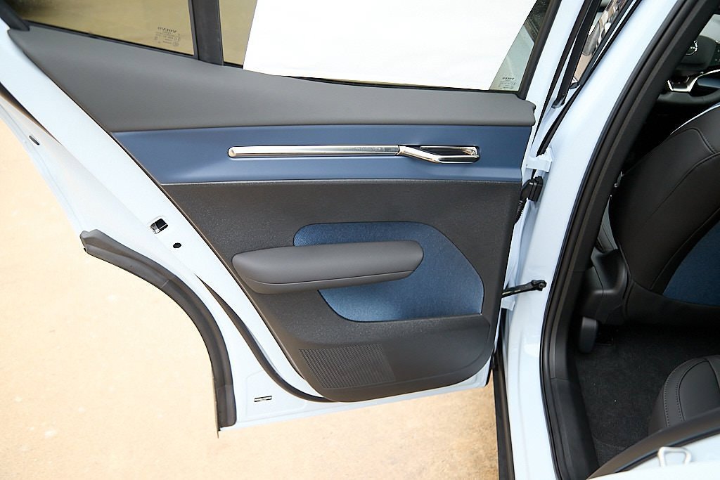 New 2026 Volvo EX30 Cross Country Ultra image 18