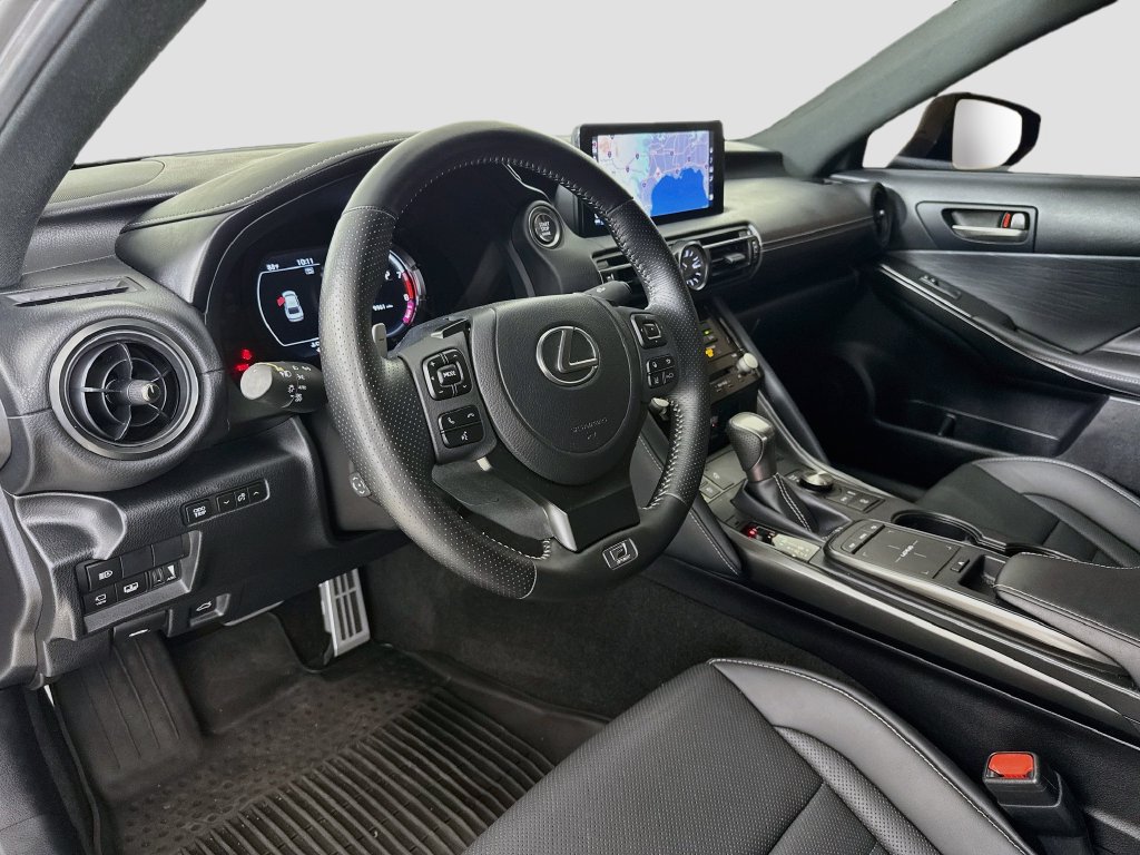 Used 2024 Lexus IS 500 RWD image 10