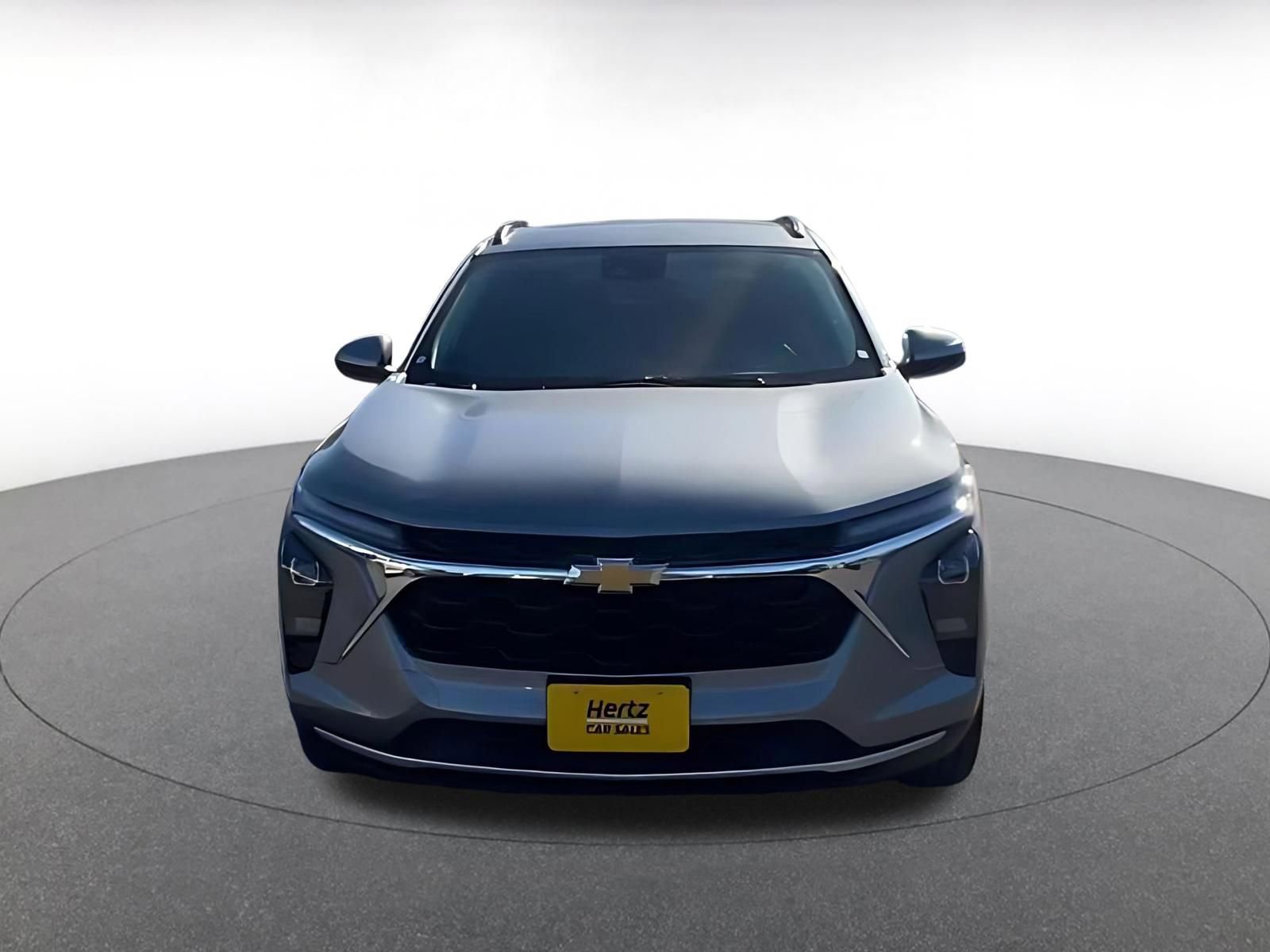 Used 2025 Chevrolet Trax LT FWD image 4
