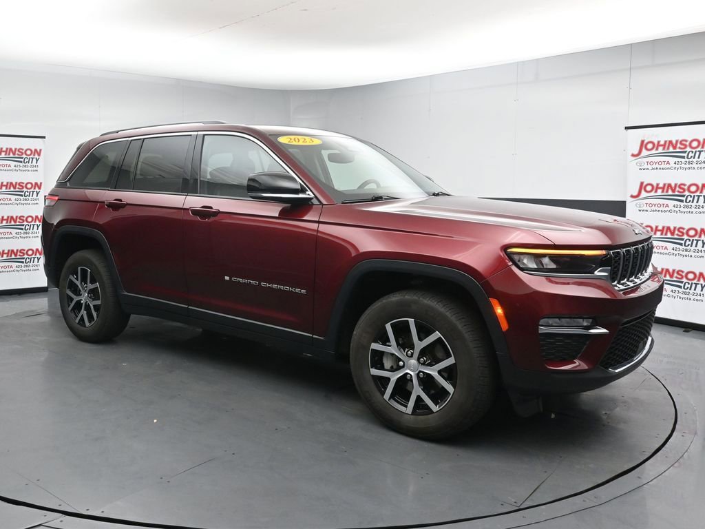 Used 2023 Jeep Grand Cherokee Limited AWD/4WD image 2