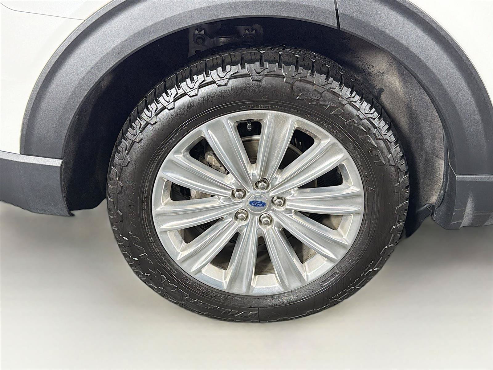 Used 2022 Ford Explorer Limited w/ Equipment Group 301A AWD/4WD image 35