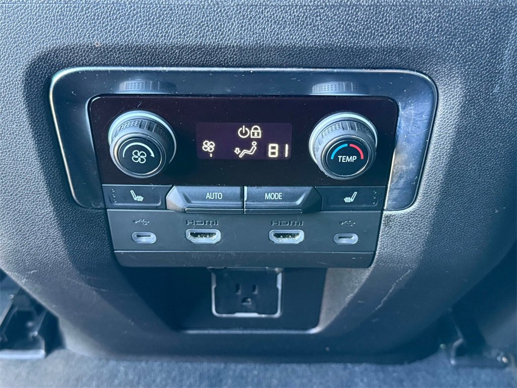 Used 2021 Chevrolet Suburban RST w/ Luxury Package image 21