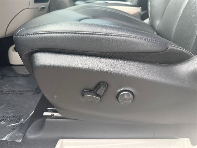 Used 2024 Chrysler Pacifica Touring-L FWD image 25