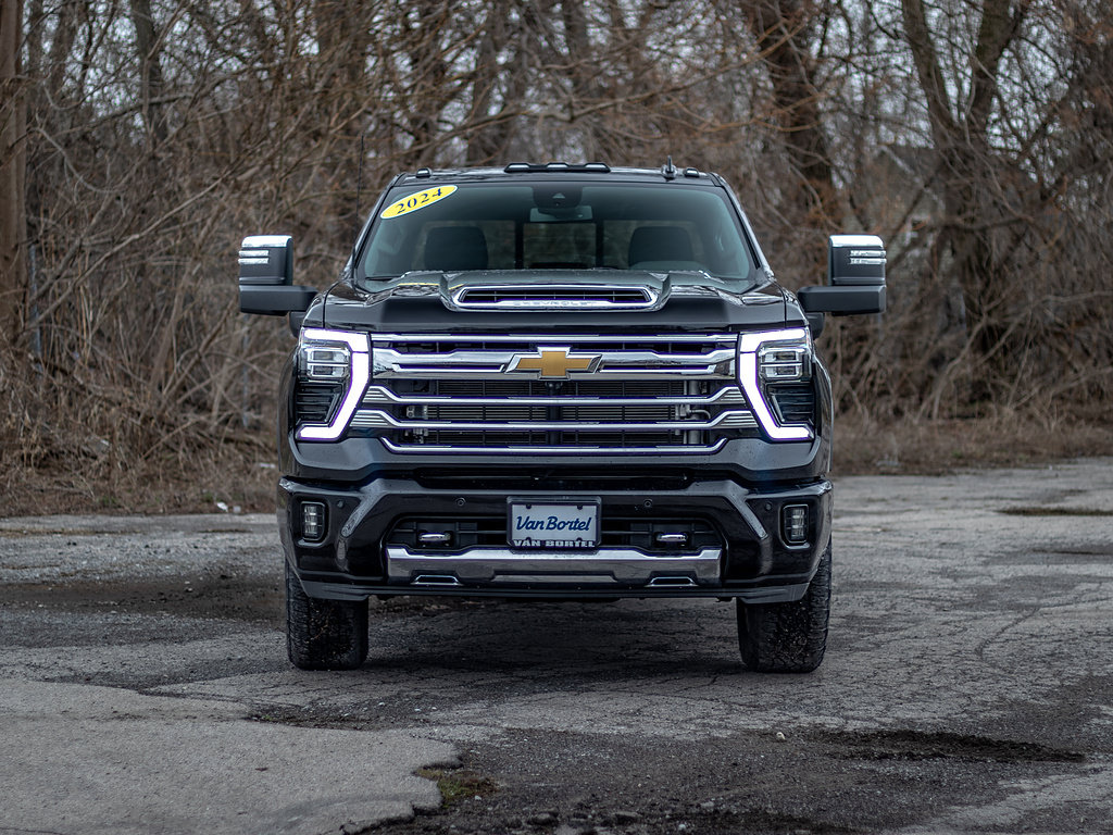 Used 2024 Chevrolet Silverado 2500 High Country w/ Z71 Off-Road Package AWD/4WD image 2