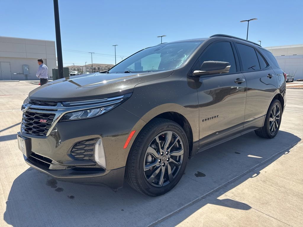 Used 2023 Chevrolet Equinox RS FWD image 1