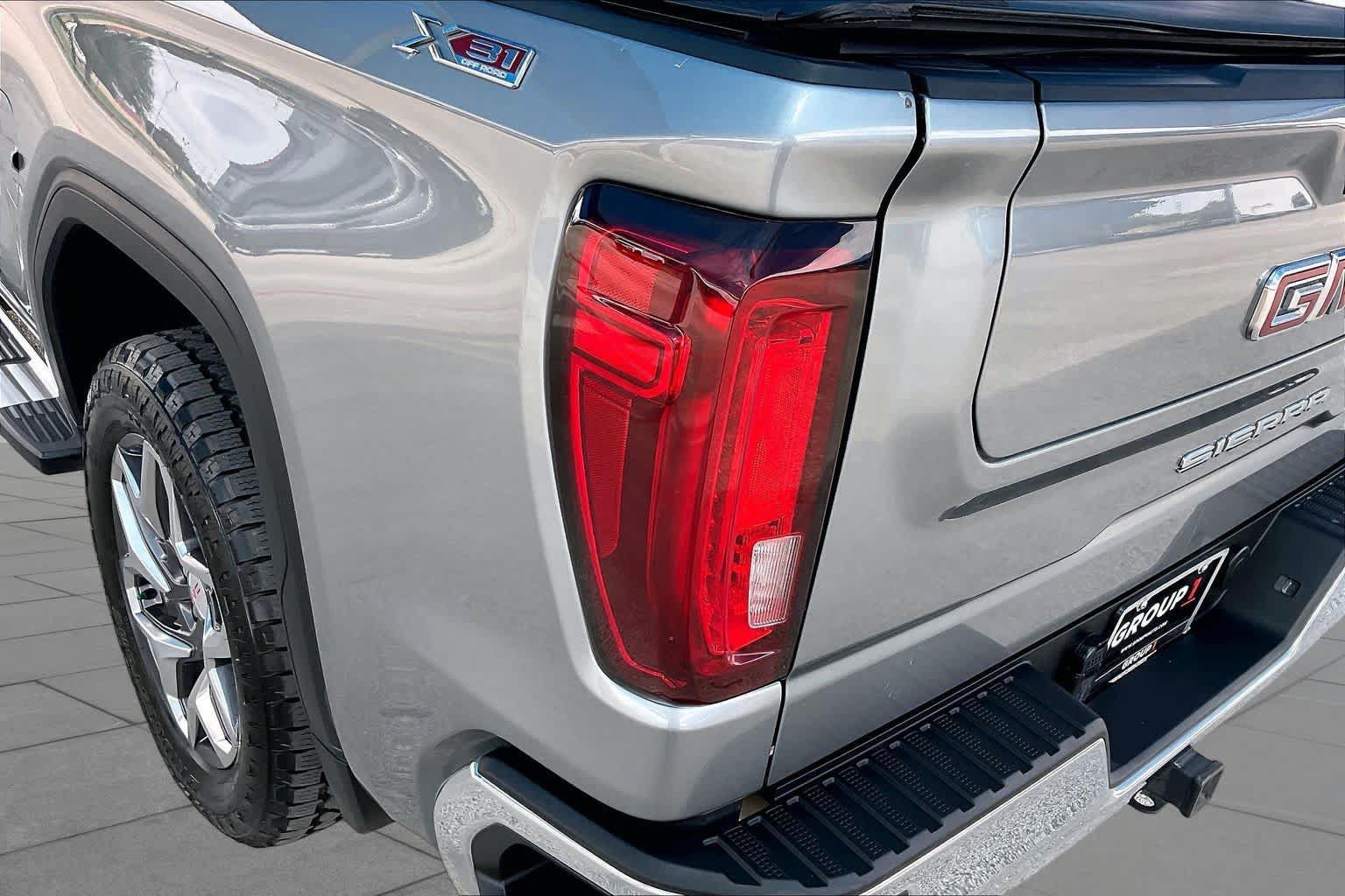 Used 2023 GMC Sierra 1500 SLT w/ SLT Premium Package AWD/4WD image 28