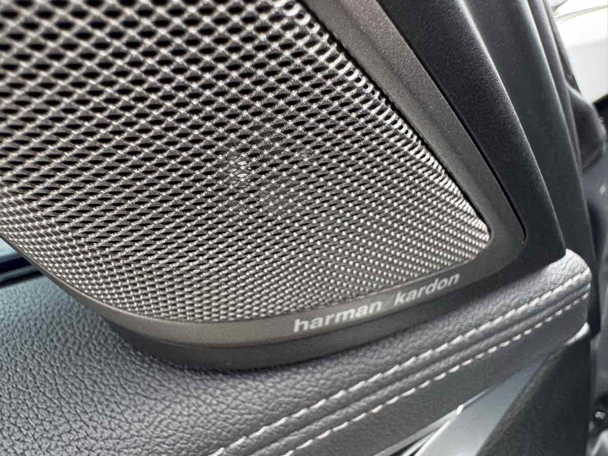 Used 2020 BMW 740i w/ M Sport Package image 24