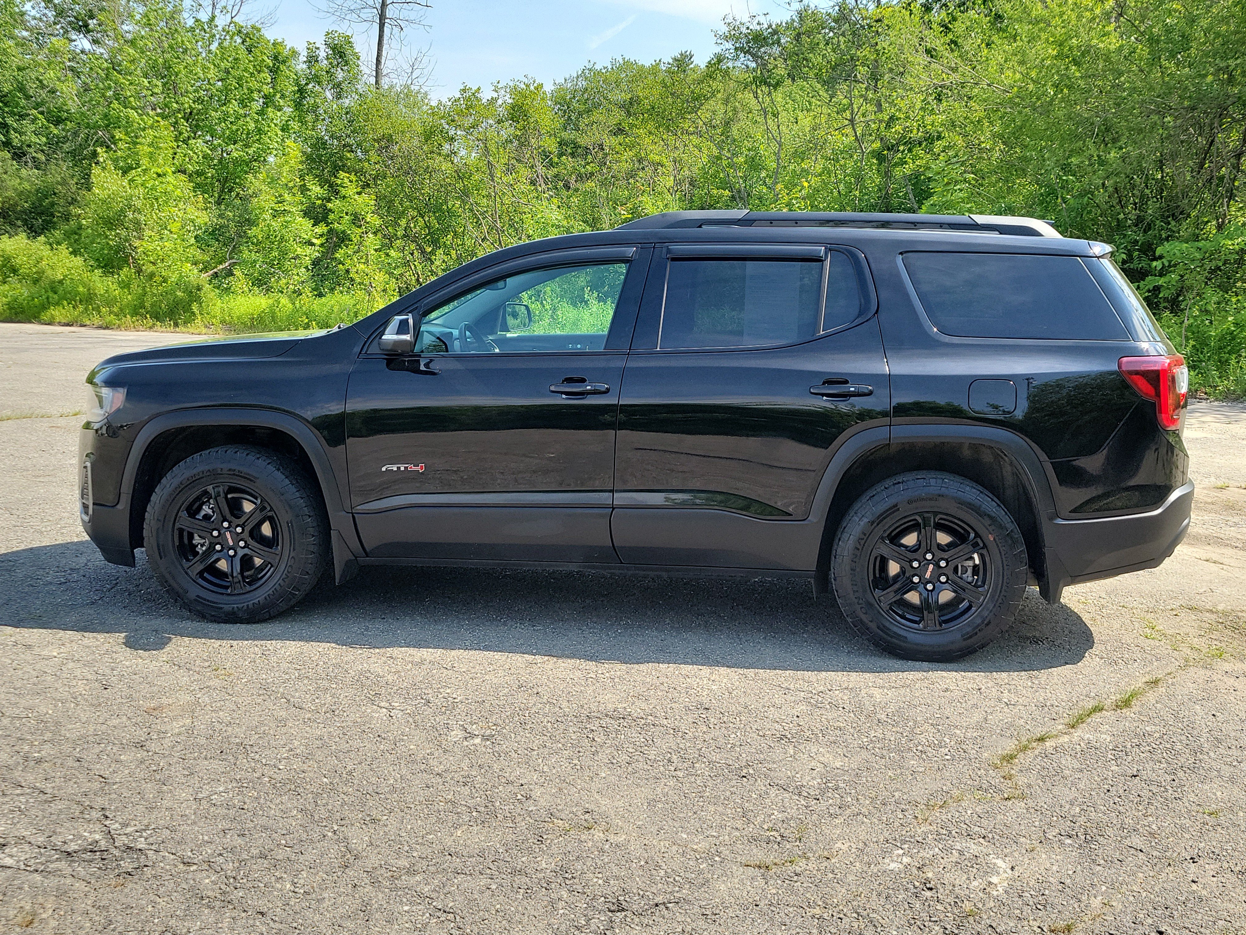 Used 2022 GMC Acadia AT4 w/ Technology Package AWD/4WD image 8