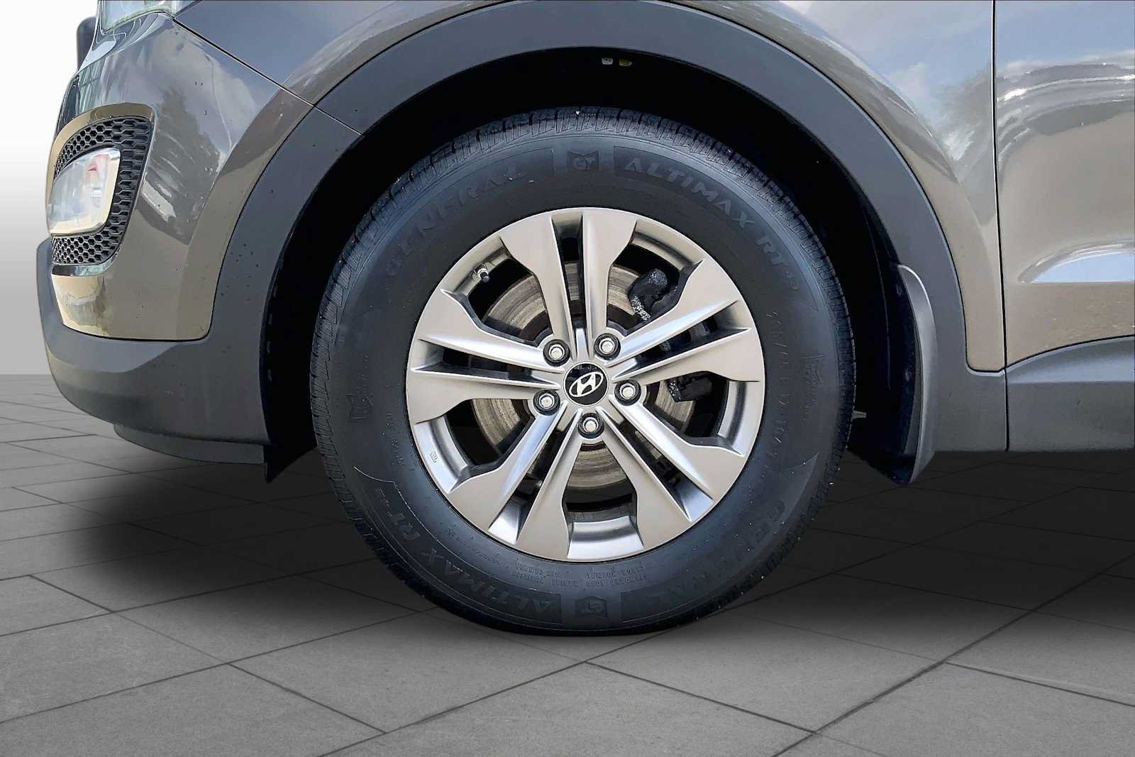 Used 2014 Hyundai Santa Fe Sport w/ Premium Equipment Package 03 AWD/4WD image 10