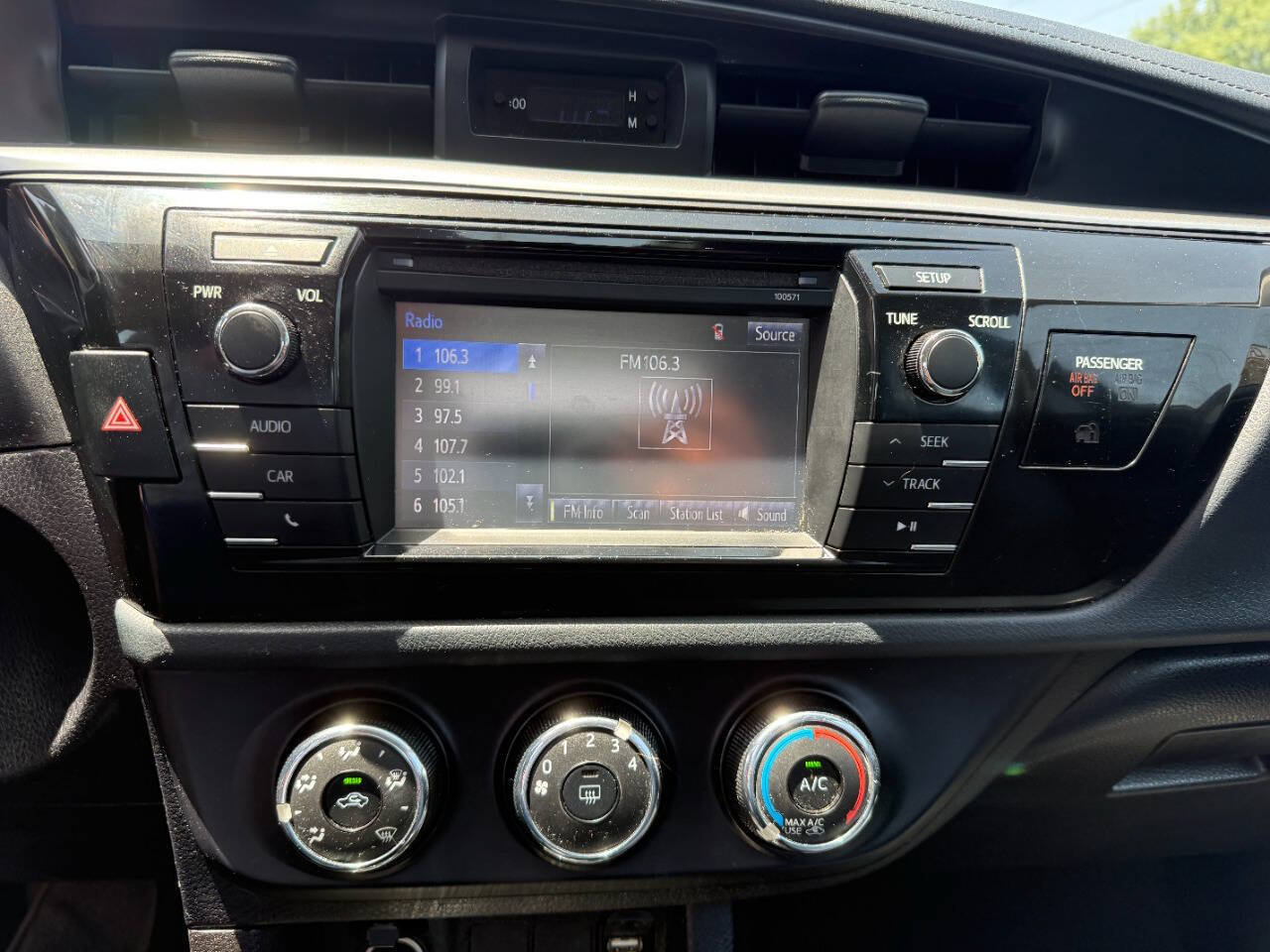 Used 2016 Toyota Corolla L FWD image 17