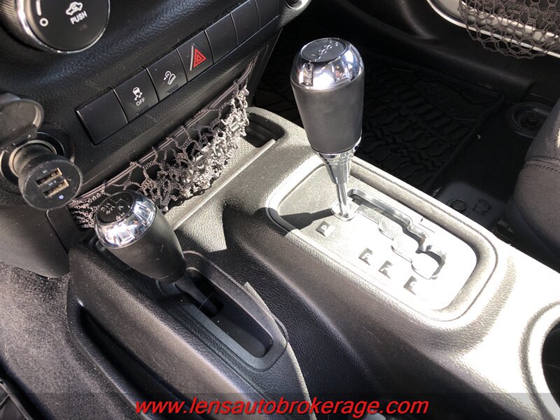 Used 2013 Jeep Wrangler Unlimited Sport w/ Connectivity Group AWD/4WD image 15