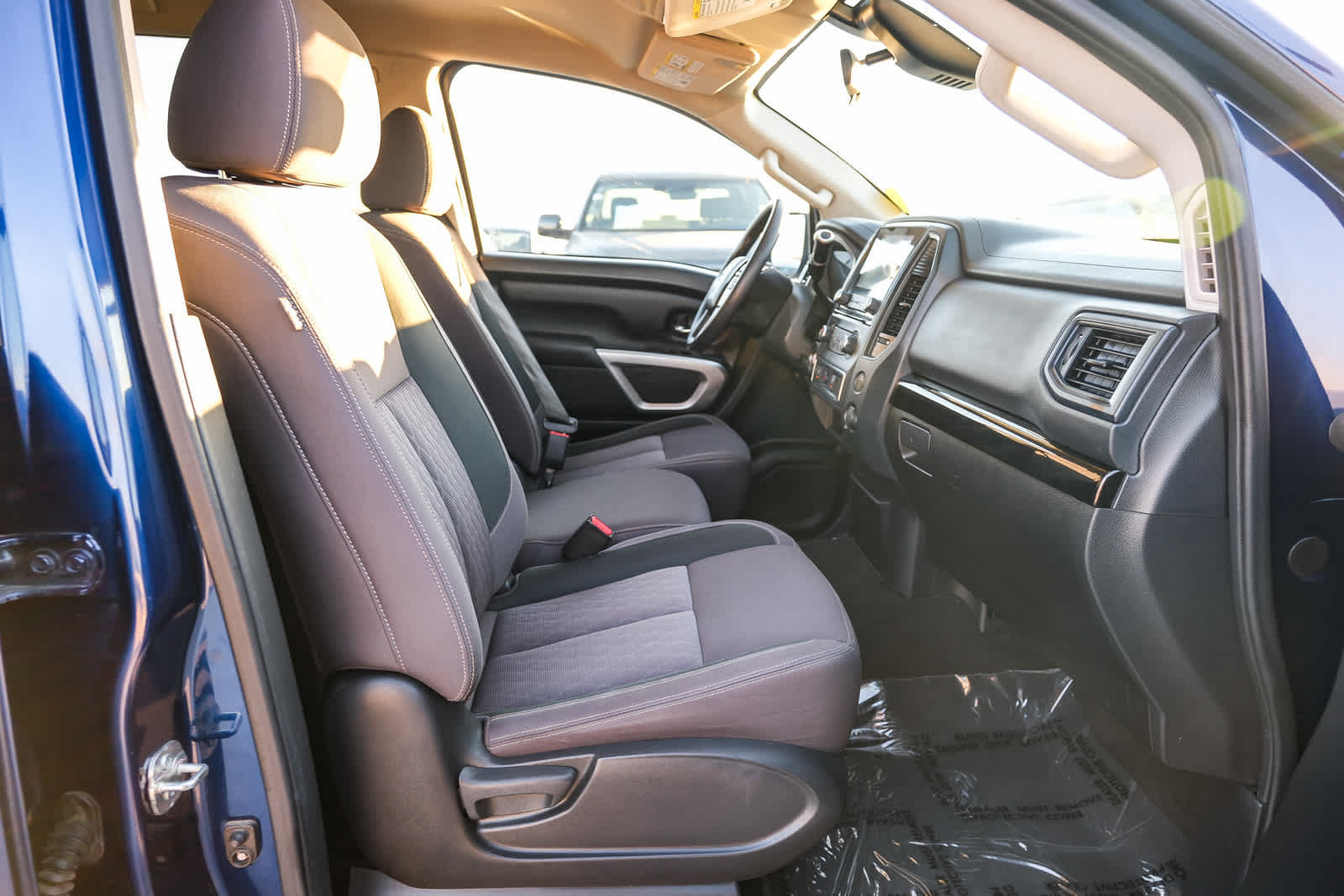 Used 2022 Nissan Titan SV RWD image 18