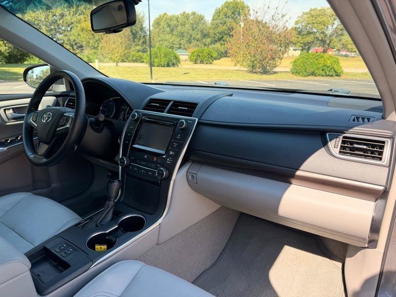 Used 2015 Toyota Camry XLE w/ Moonroof Package FWD image 18