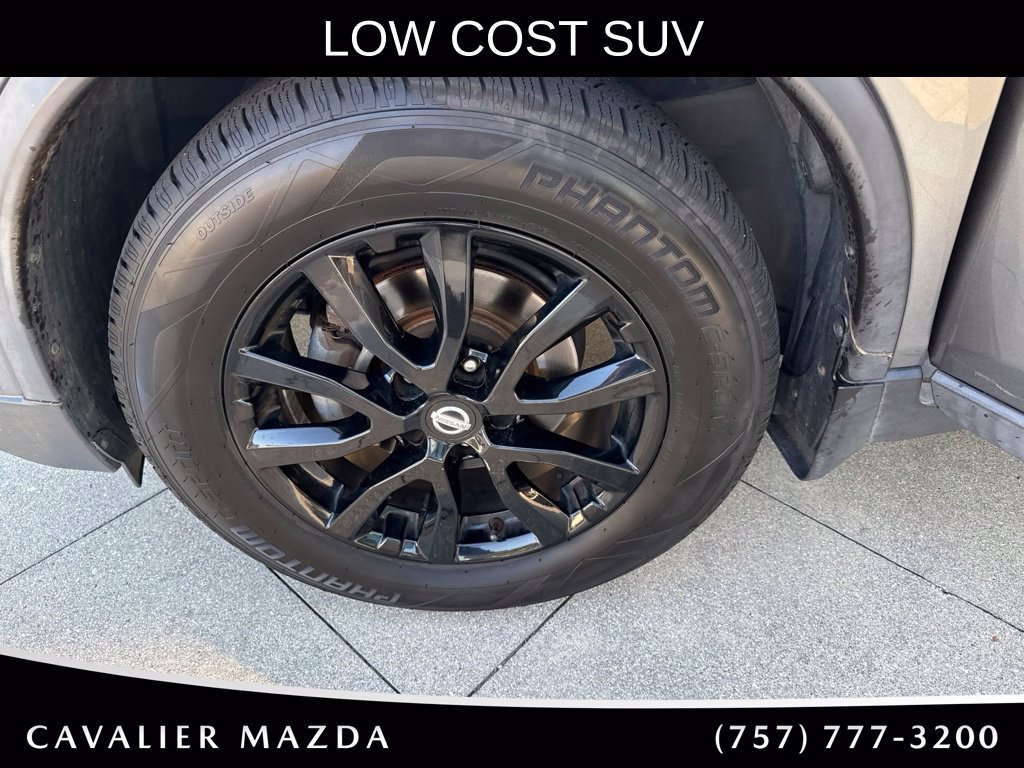 Used 2017 Nissan Rogue SV w/ Midnight Edition Package FWD image 22