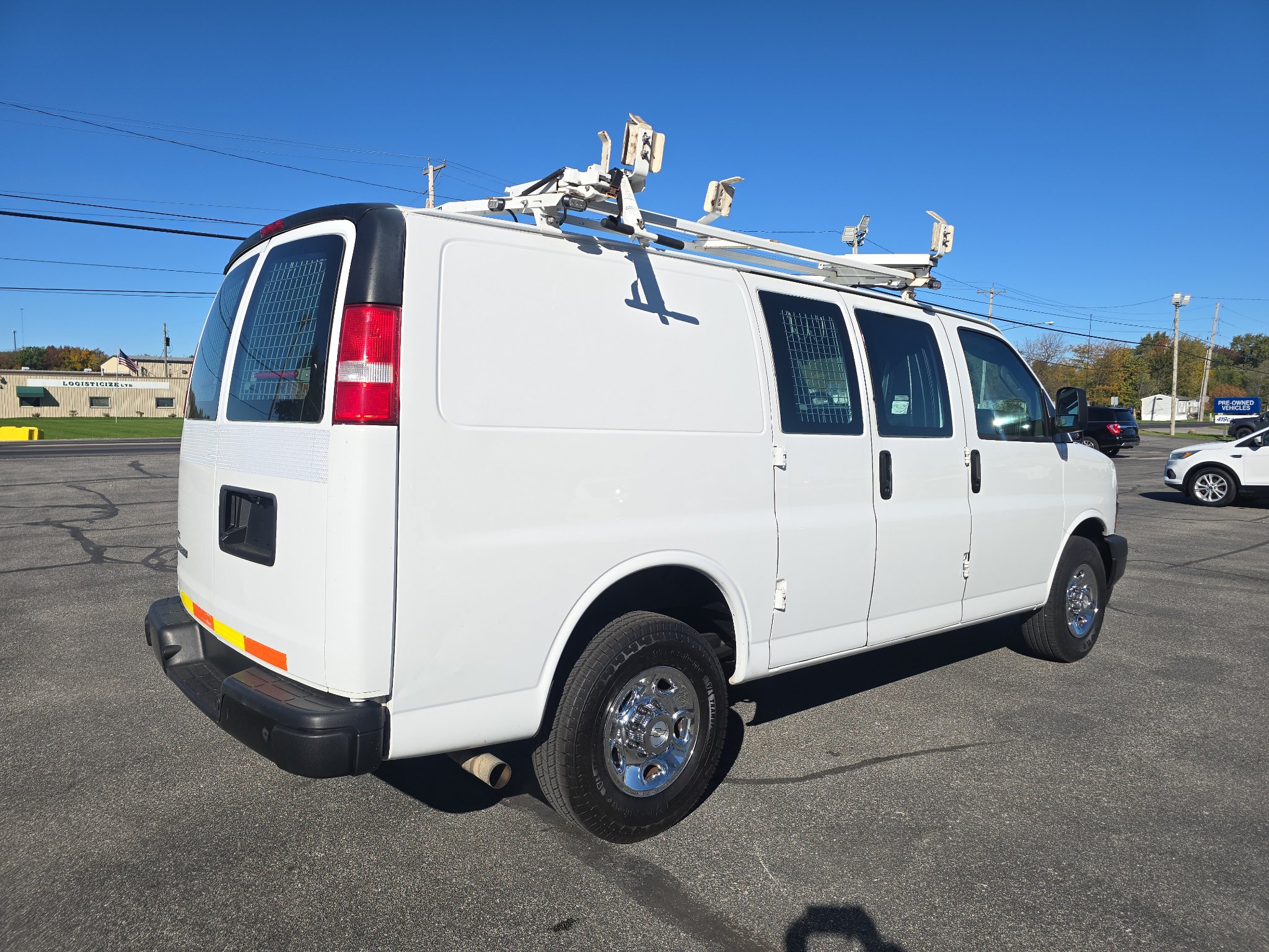 Used 2018 Chevrolet Express 2500 w/ Driver Convenience Package RWD image 12