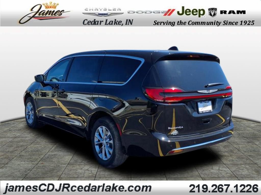 New 2026 Chrysler Pacifica Select image 3