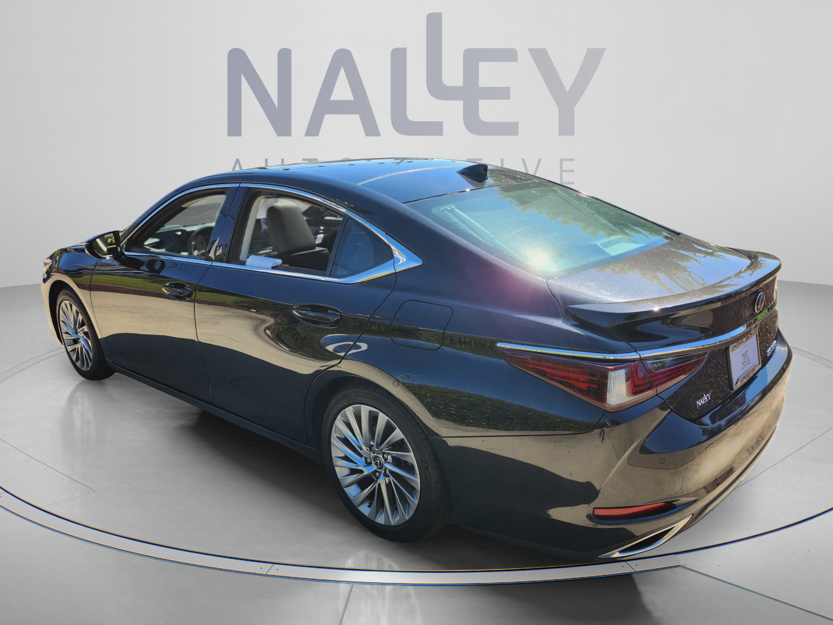 Certified 2022 Lexus ES 350 Ultra Luxury w/ Accessory Package 2 FWD image 3