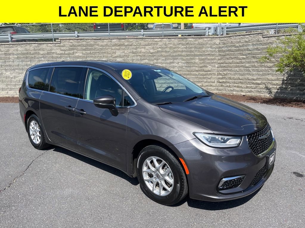 Used 2023 Chrysler Pacifica Touring-L