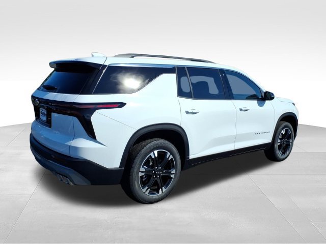 New 2027 Chevrolet Traverse LT w/ Sun and Wheel Package FWD image 3