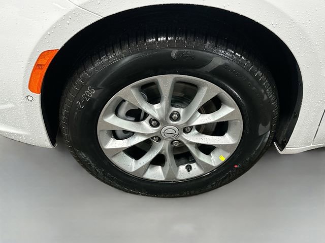 New 2026 Chrysler Pacifica Select AWD/4WD image 34
