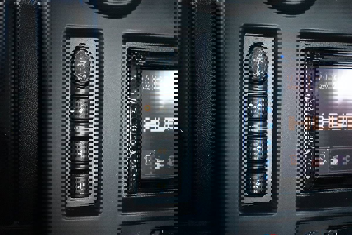 Used 2005 HUMMER H2 SUT w/ Preferred Equipment Group image 29