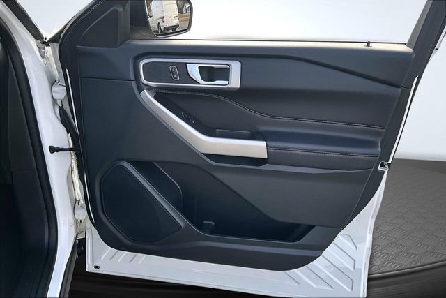 Used 2023 Ford Explorer XLT AWD/4WD image 27