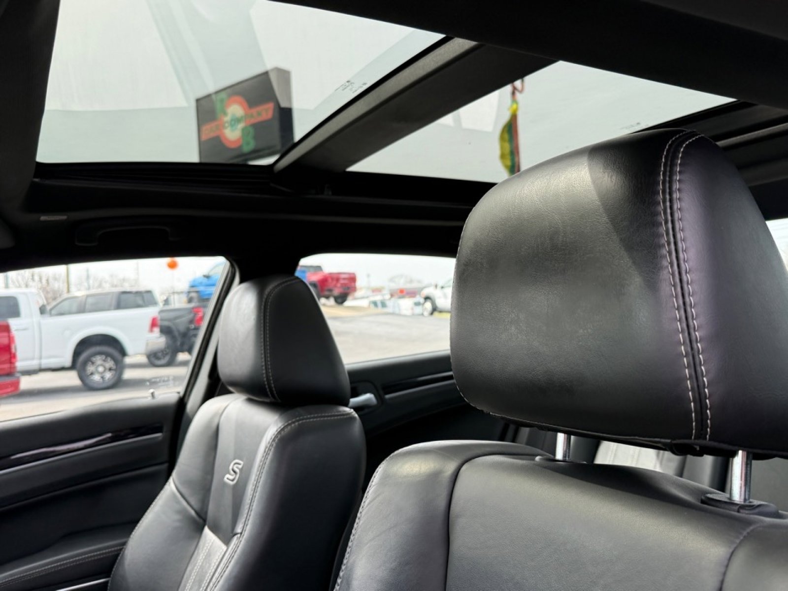 Used 2018 Chrysler 300 S w/ 300S Premium Group image 11