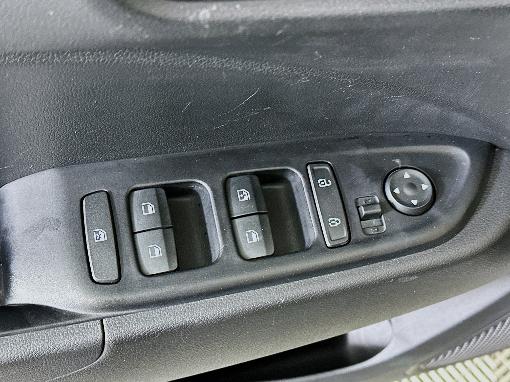 Used 2025 Hyundai Venue SEL image 15