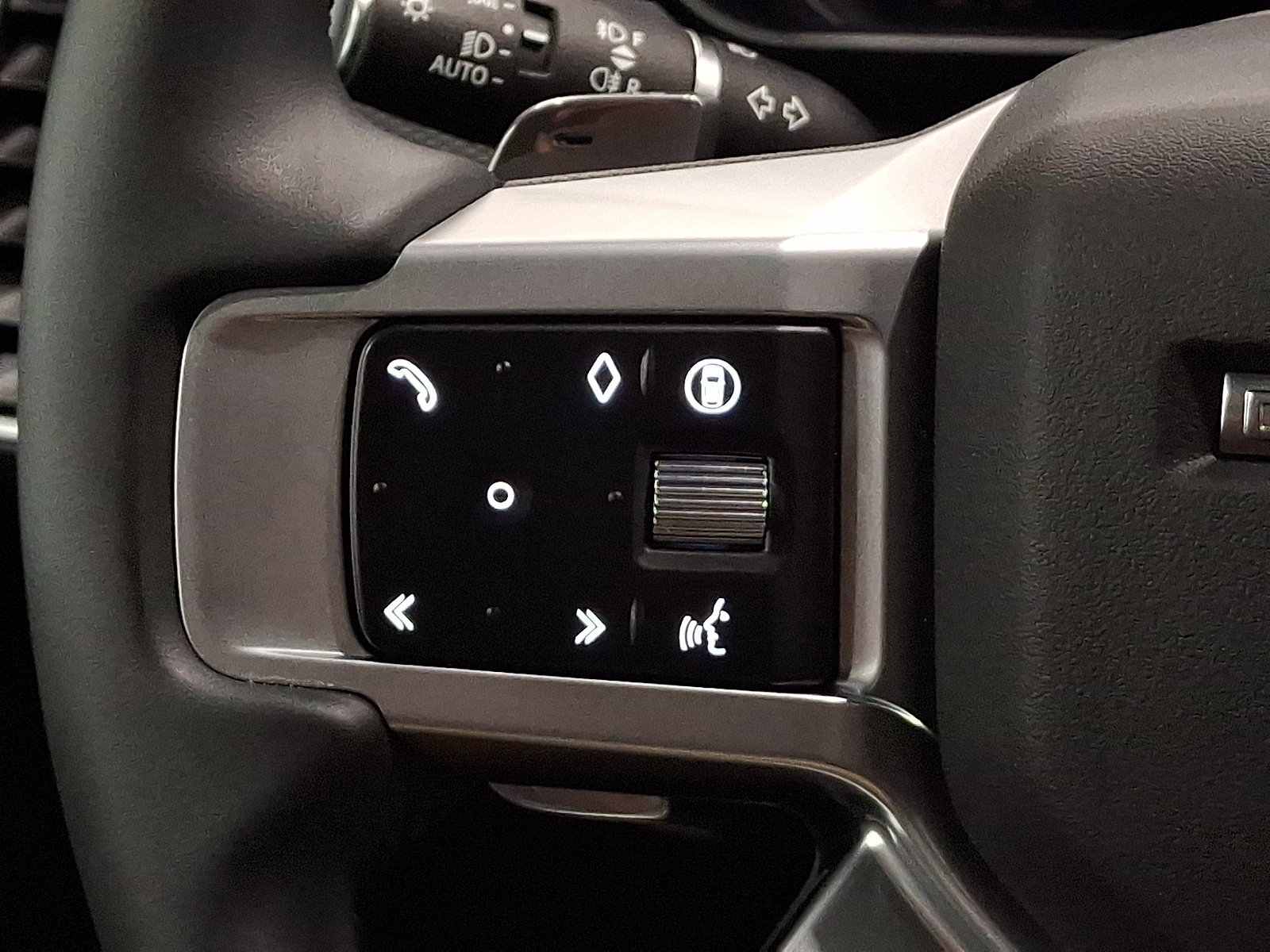 Certified 2025 Land Rover Discovery Dynamic SE AWD/4WD image 20