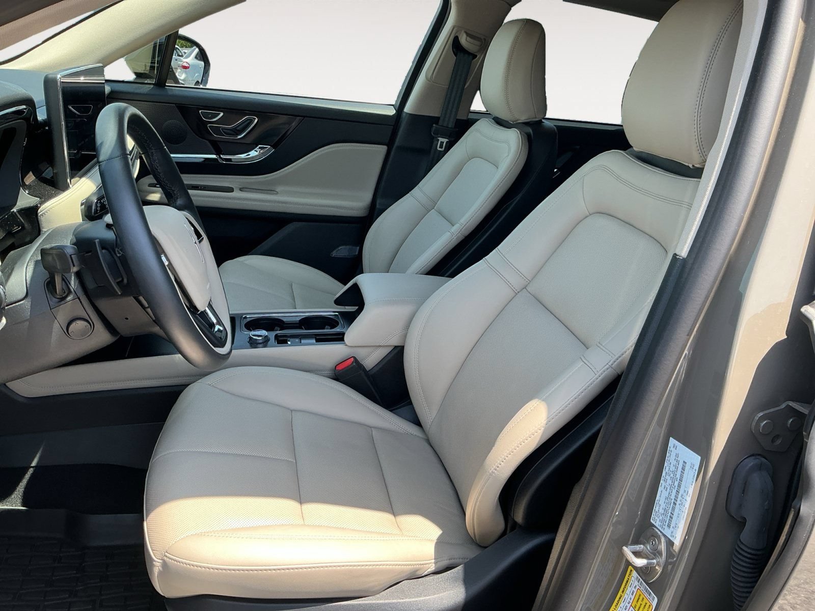 New 2026 Lincoln Corsair Reserve FWD image 9