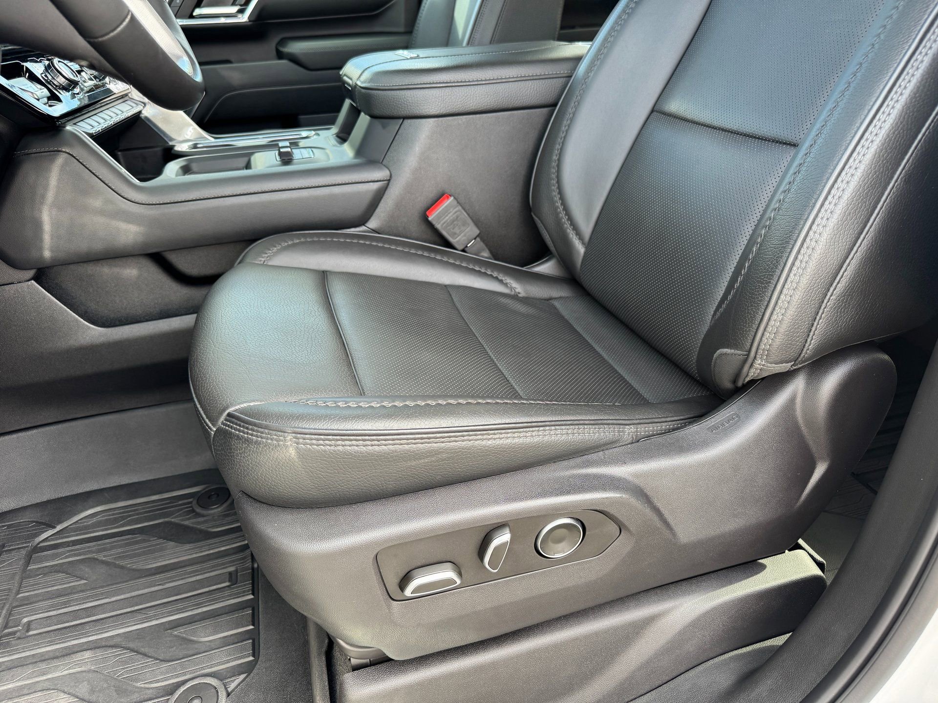 Used 2024 GMC Sierra 3500 Denali image 14