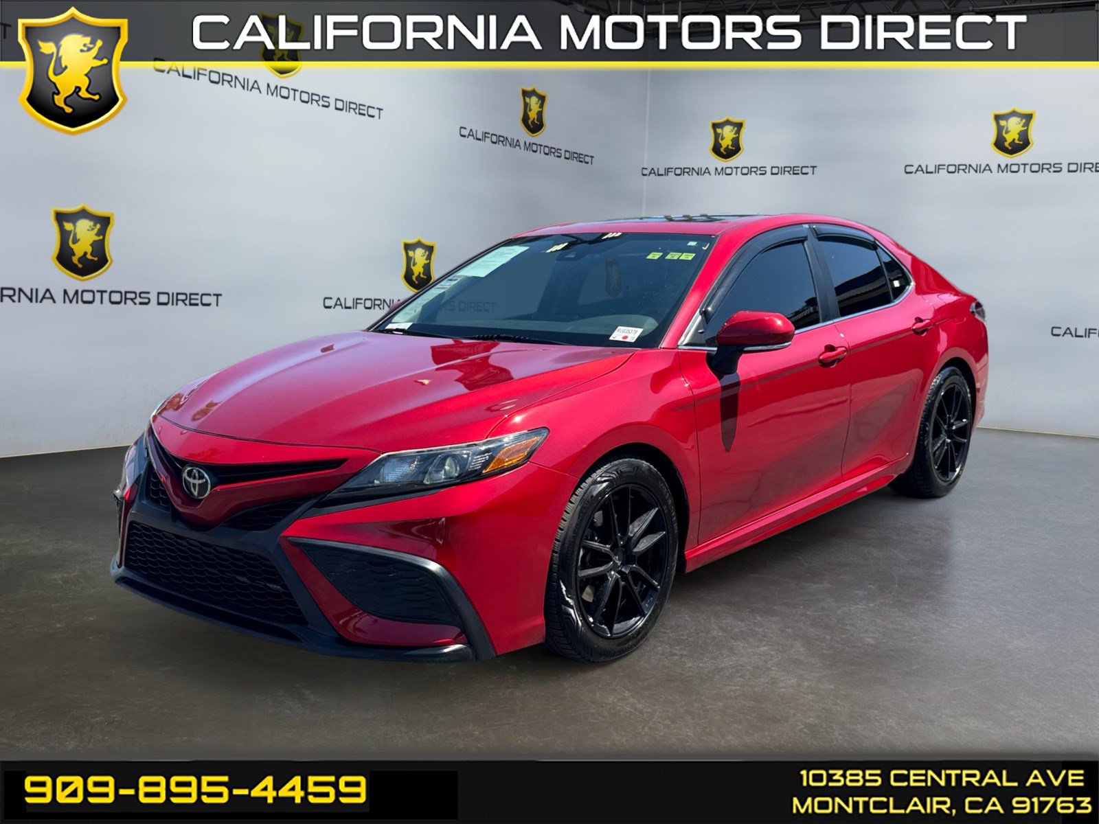 Used 2021 Toyota Camry SE w/ Cold Weather Package AWD/4WD image 1