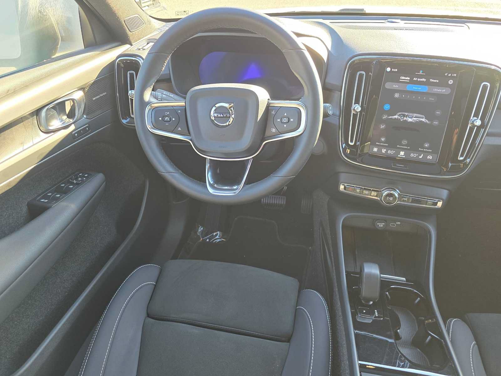 Certified 2023 Volvo XC40 Recharge Ultimate AWD/4WD image 18