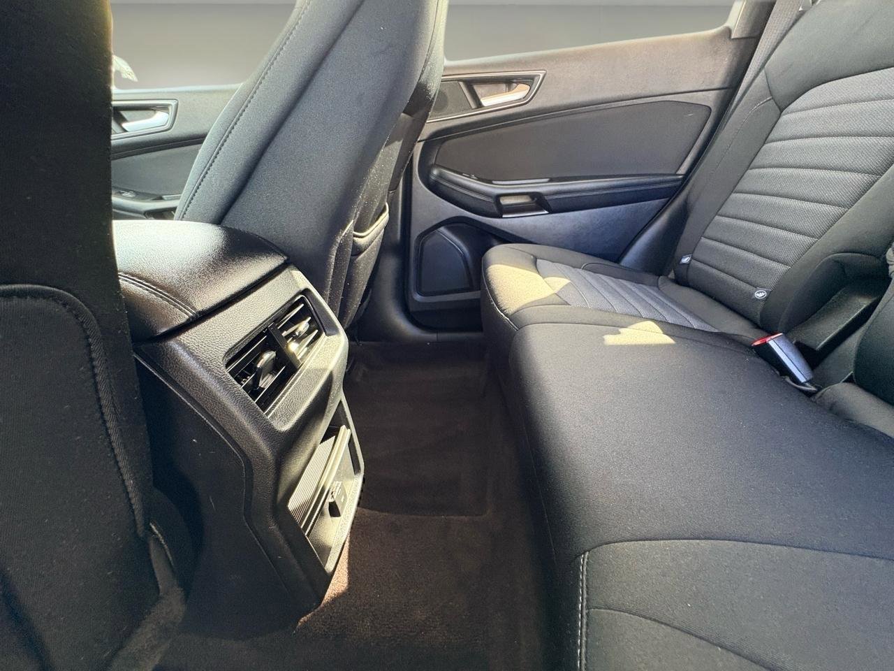 Used 2019 Ford Edge SE image 32