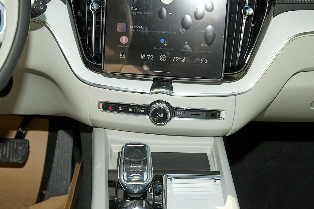 New 2026 Volvo XC60 B5 Ultra w/ Protection Package Premier image 28